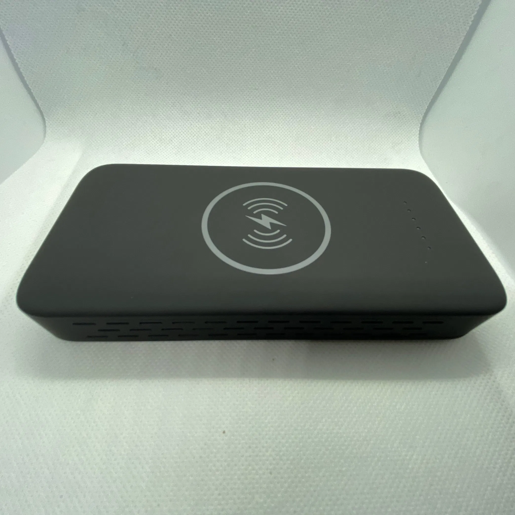 2K Private Mold High Mega Pixel Power Bank Charger Recording Camera with Night Vision and PIR Motion Detection Camera 10000 mAh Battery with Phone Holder Type C